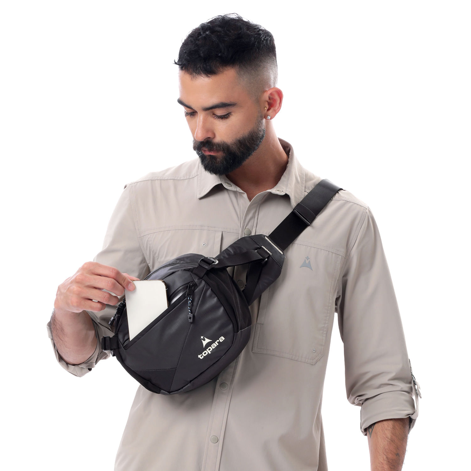 Canguro deportivo en color negro, resistente al agua